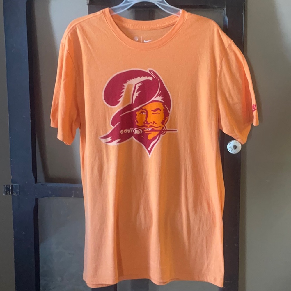 Men’s Nike Buccaneers shirt . Orange in color